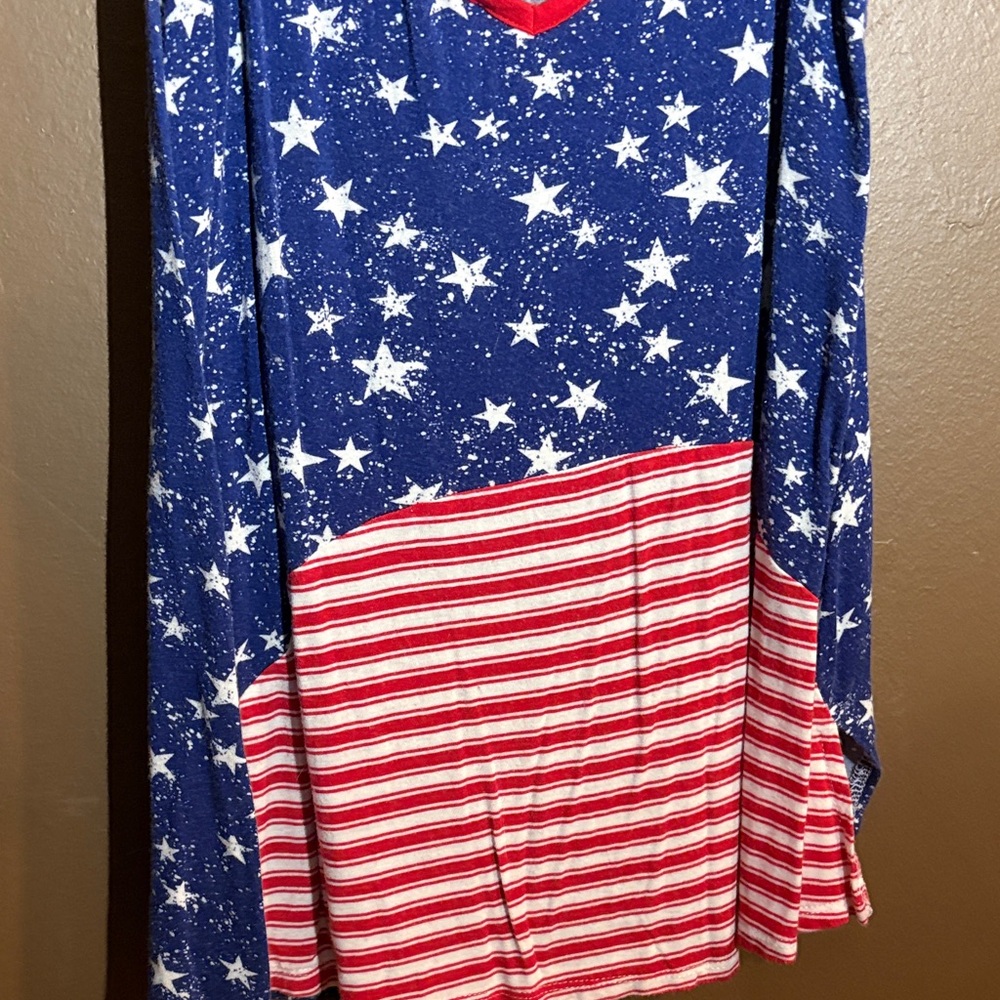 Cloud Chaser Blue and Red Star Tank - Picture 5 of 5